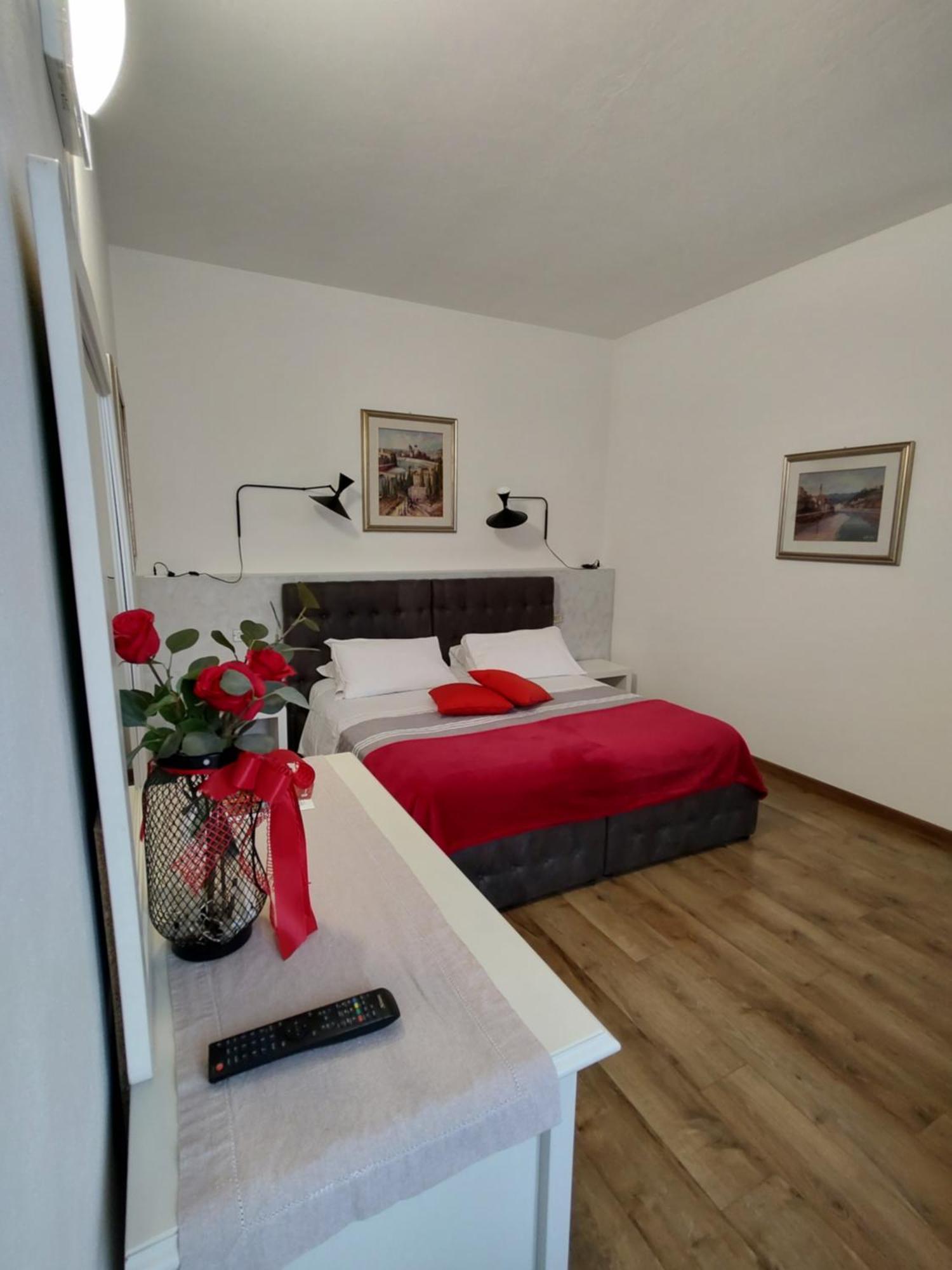 Verona Relax & Stay Rooms Ngoại thất bức ảnh